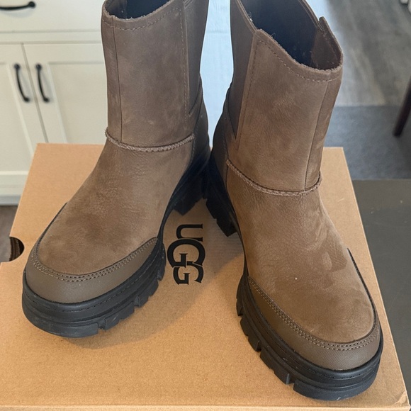 UGG Women's Dark Brown Winter Boots - Picture 3 of 7